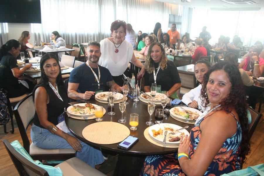 Momentos do almoco Festivo.