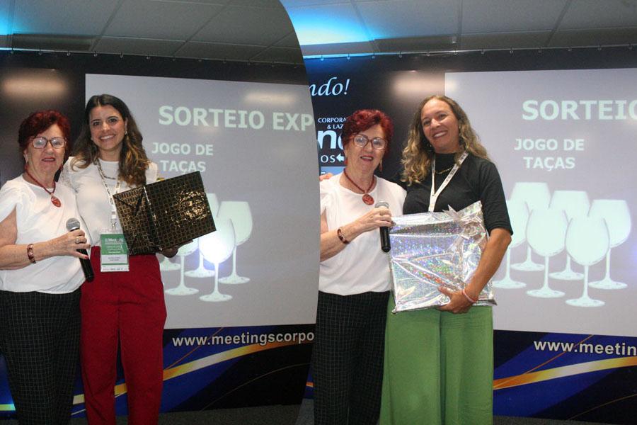...Paula Simoes, dos Hoteis Othon, ganhou um conjunto de tacas para vinho e Gabriela Marques, da Accor, levou um faqueiro para churrasco.