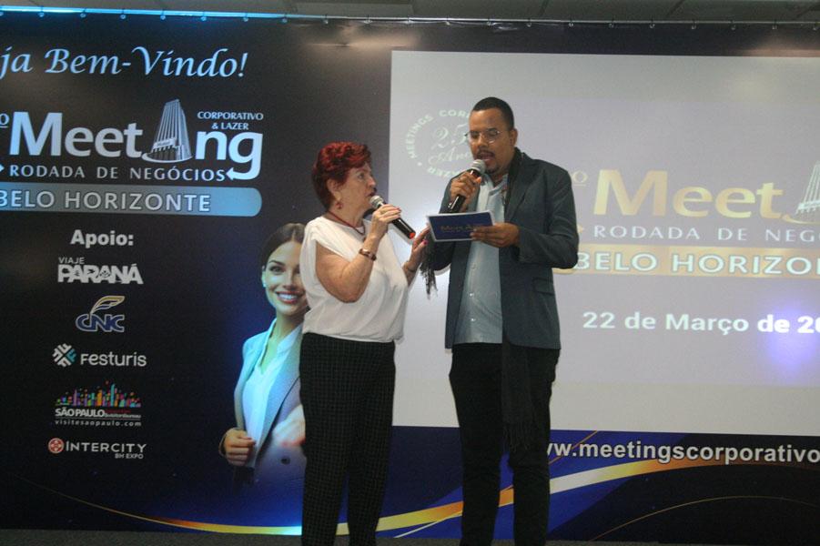 Raul Saborita, mestre de cerimonias, juntamente de Elza Wolcoff.