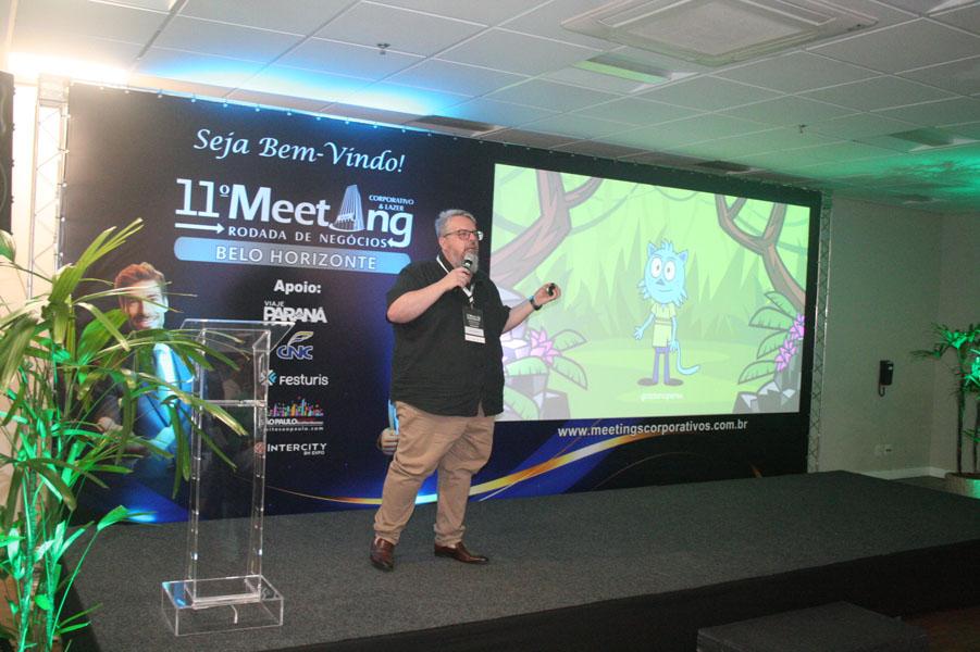 Em seguida a palestra sobre Inteligencia Artificial, proferida por Tiziano Peres, cativou a atencao e os olhares dos participantes.