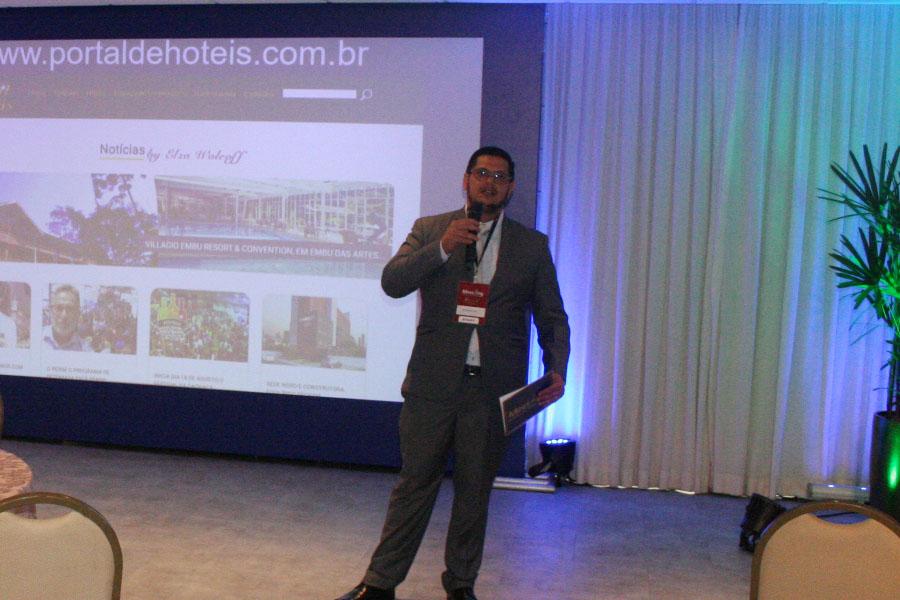 Rodrigo Lira, abriu o Meeting, explanando sobre a dinmica do evento e chamando ao palco...