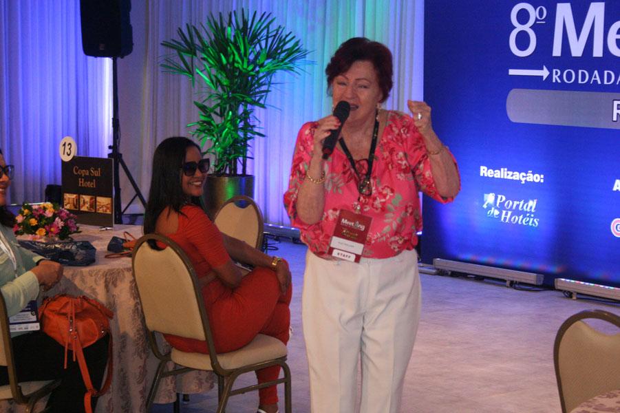 ...Elza Wolcoff, que se reecontrou com os participantes de Recife, aps um hiato de dois anos.